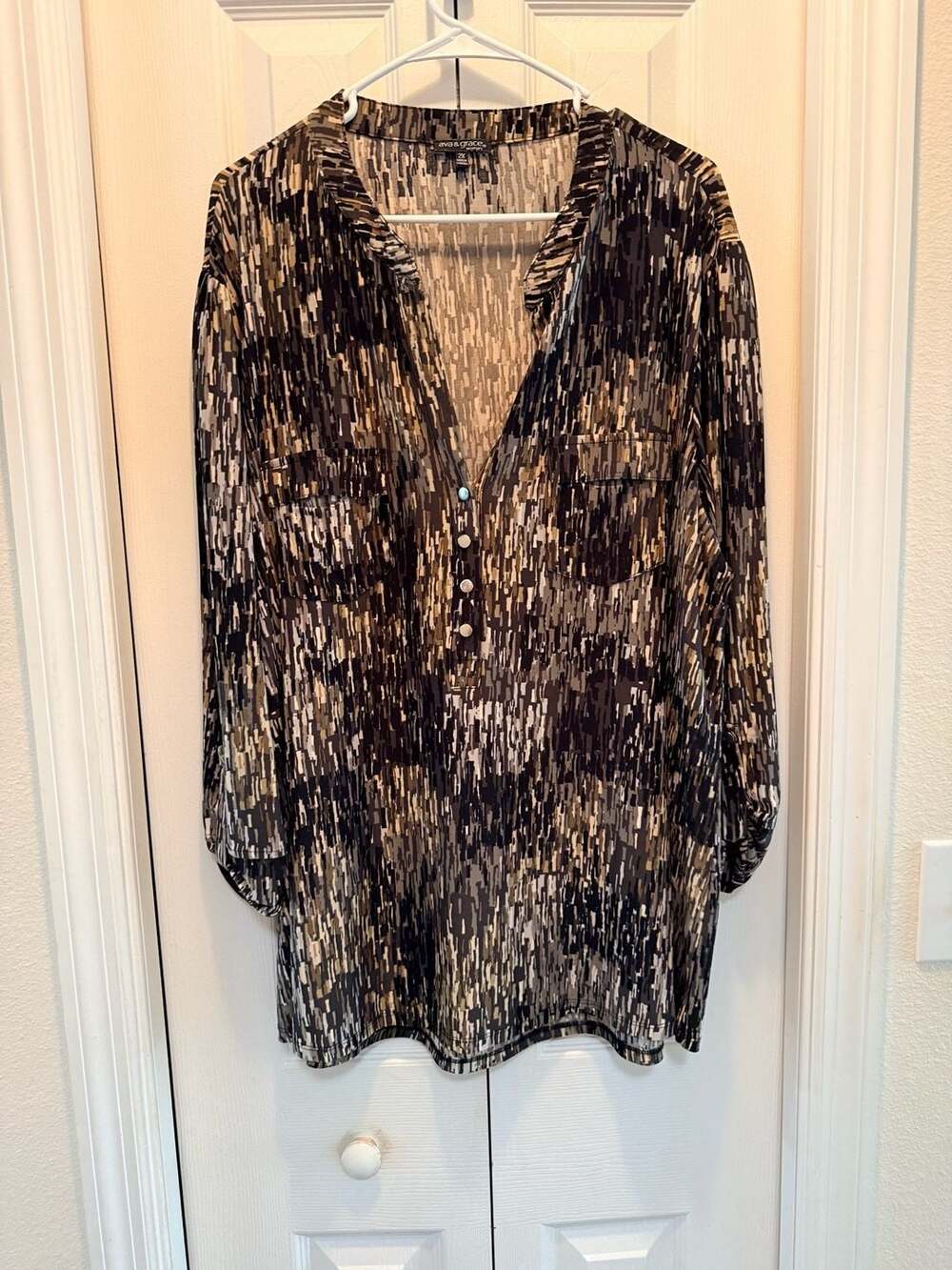 ava & grace woman abstract print long sleeve button front tunic blouse